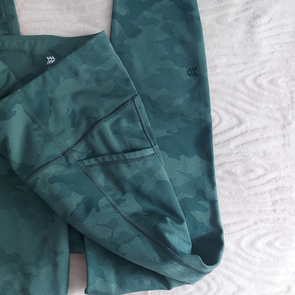 All in motion Green camo leggings - Picture 4 of 13